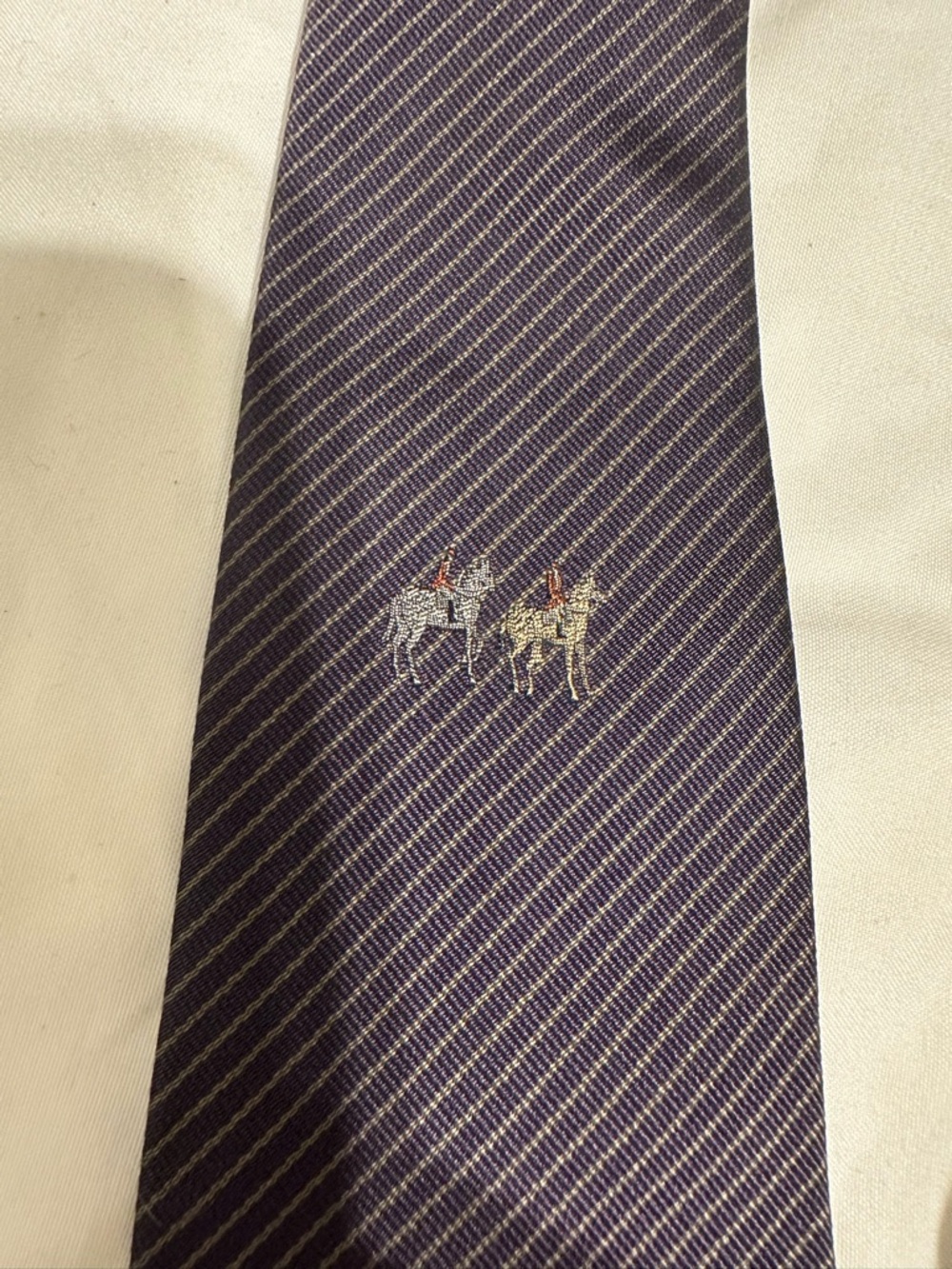 AUTHENTIC Burberry Navy Striped Tie - Picture 2 of 4